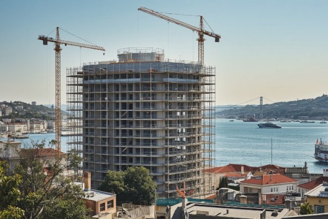 Urban Transformation in Prime Locations: Cost Minimization or Value Maximization?